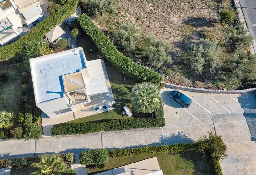 Elegant Maisonette Garden Near Beach