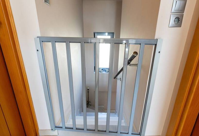 Elegant Maisonette Garden Near Beach