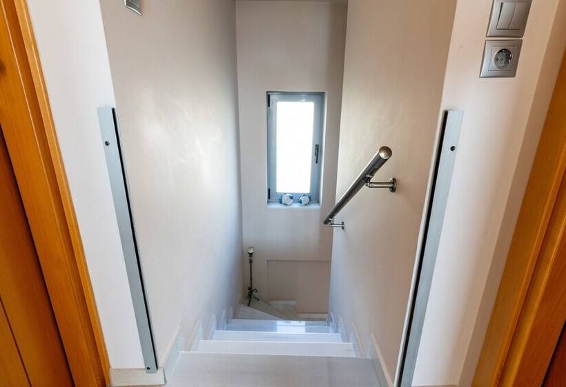 Elegant Maisonette Garden Near Beach