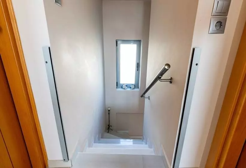 Elegant Maisonette Garden Near Beach