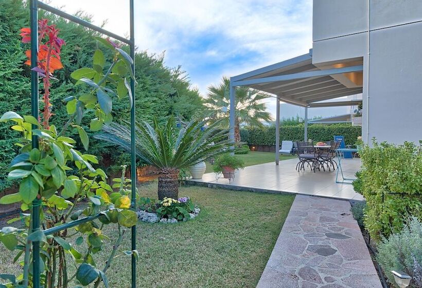 Elegant Maisonette Garden Near Beach
