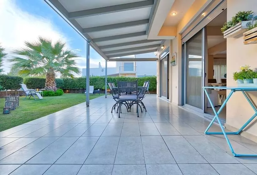 Elegant Maisonette Garden Near Beach