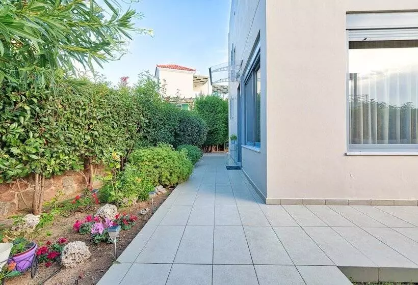 Elegant Maisonette Garden Near Beach