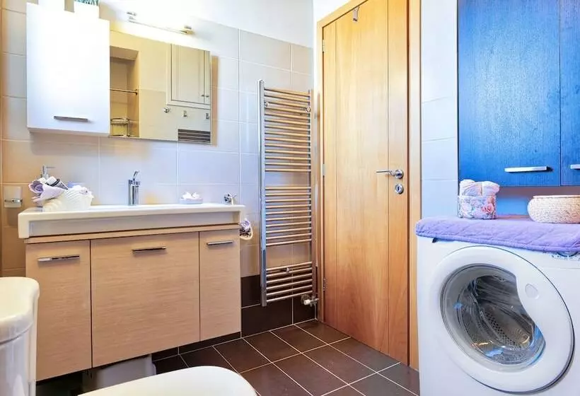 Elegant Maisonette Garden Near Beach