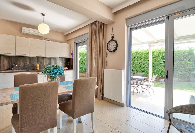 Elegant Maisonette Garden Near Beach