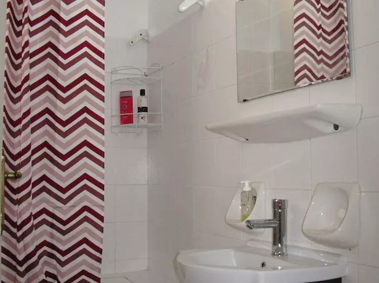 Handmade Apartment. A Step To City Center & Beach