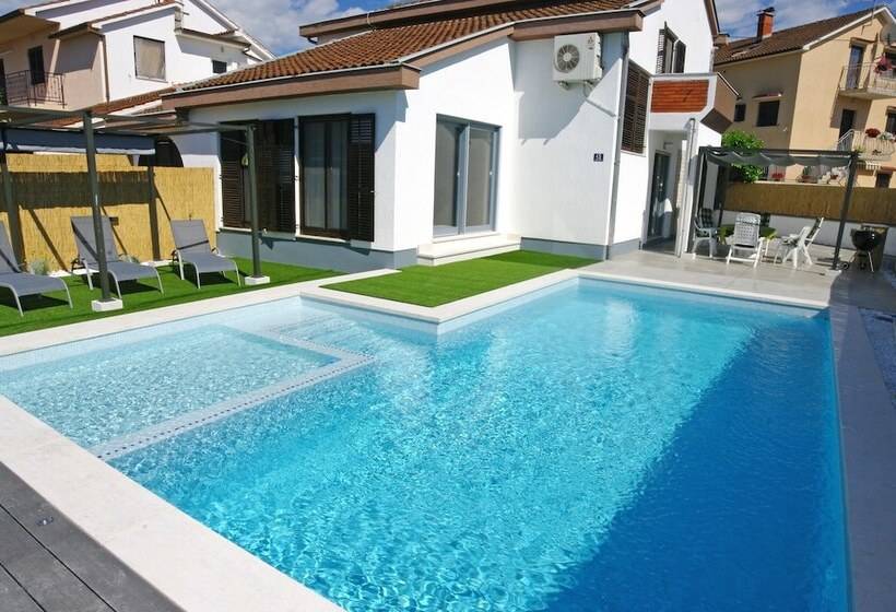 Kuntrada 45 With Heated Pool And Kids Pool