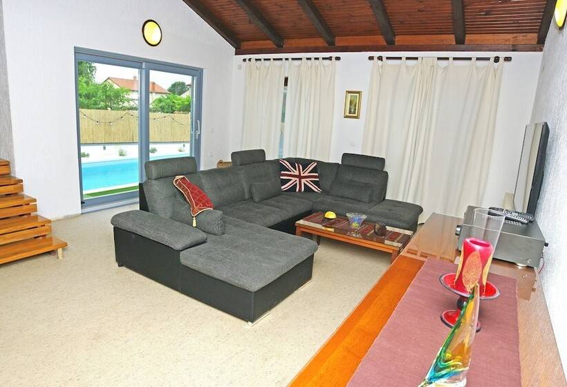 Kuntrada 45 With Heated Pool And Kids Pool