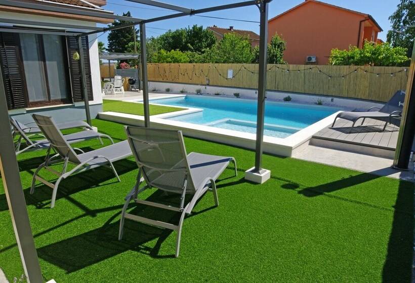 Kuntrada 45 With Heated Pool And Kids Pool