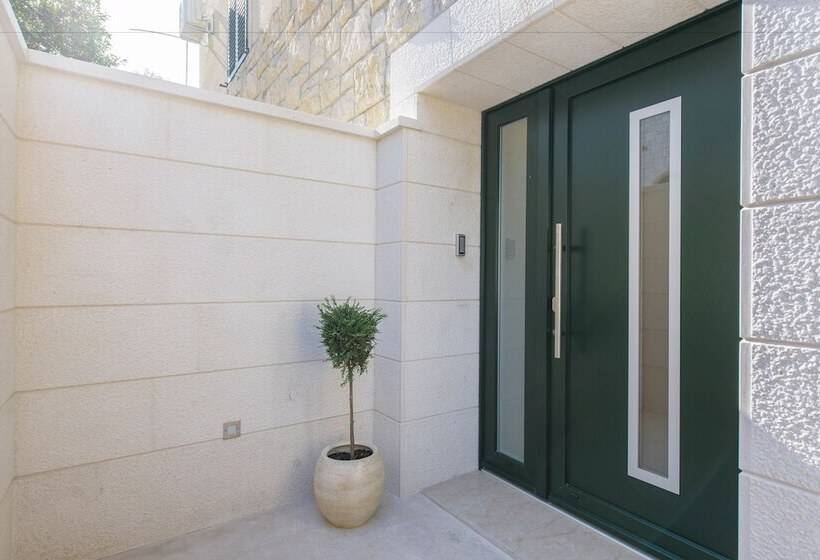 Pensão Best Location Rooms