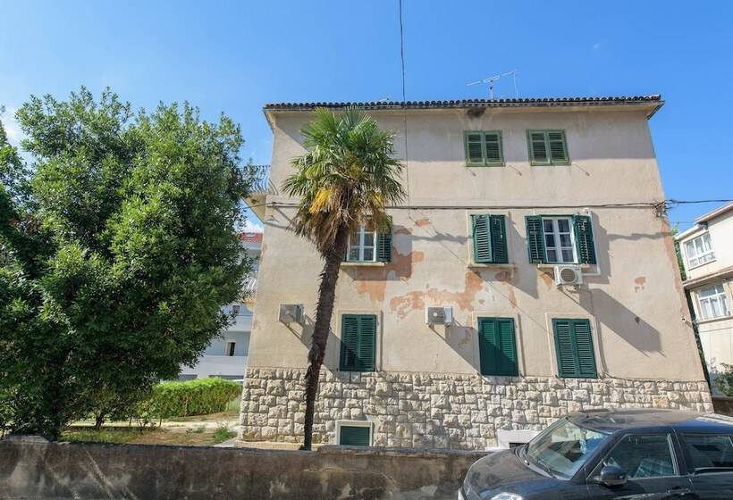 Pensão Best Location Rooms