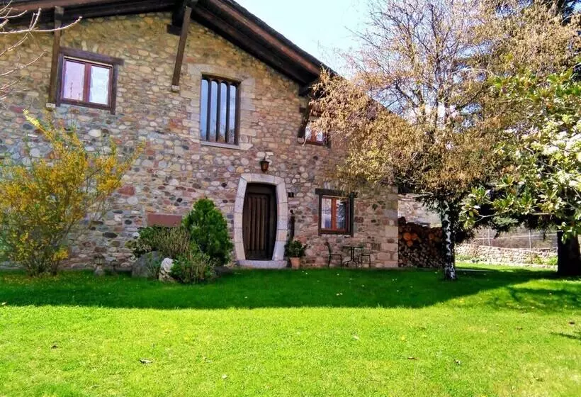 Aamiaismajoitus (B&B) Chalet Rec Dels Noguers