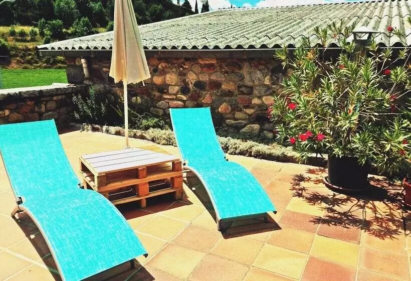 Aamiaismajoitus (B&B) Chalet Rec Dels Noguers