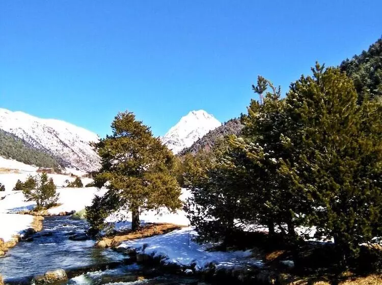 Aamiaismajoitus (B&B) Chalet Rec Dels Noguers