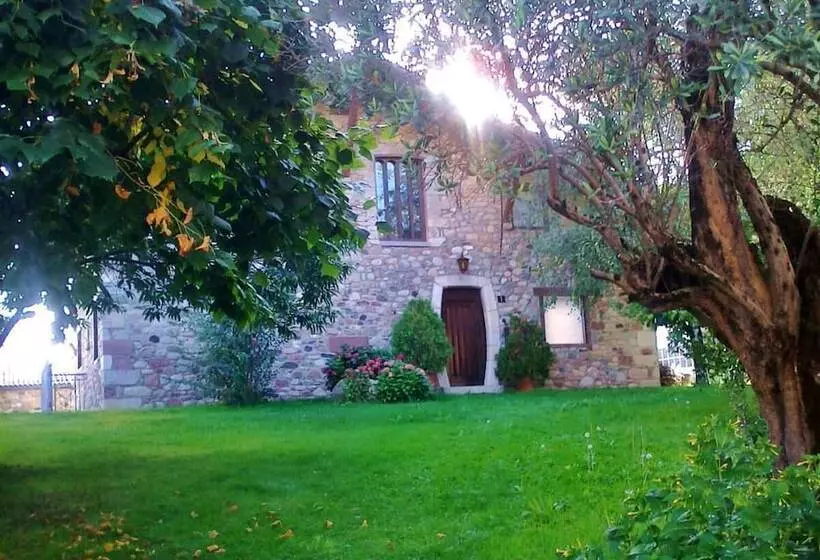 Aamiaismajoitus (B&B) Chalet Rec Dels Noguers