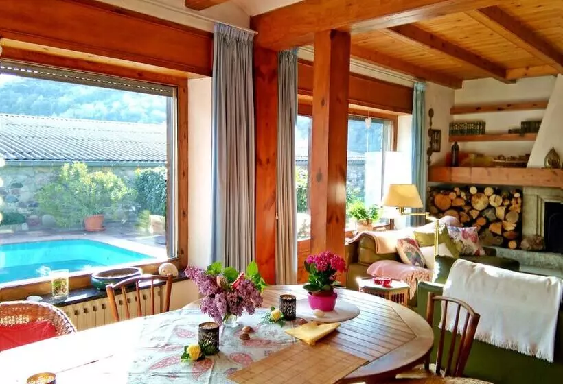 Aamiaismajoitus (B&B) Chalet Rec Dels Noguers