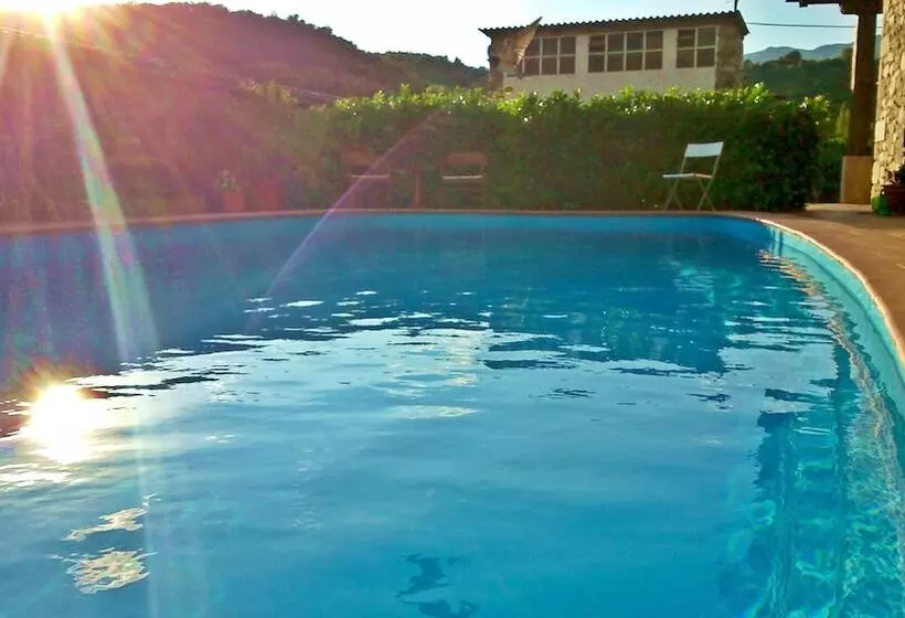 Aamiaismajoitus (B&B) Chalet Rec Dels Noguers