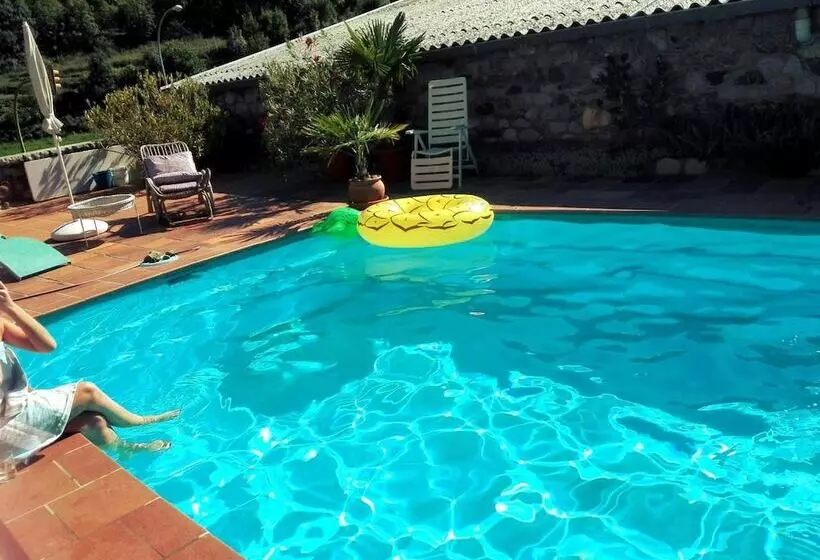 Aamiaismajoitus (B&B) Chalet Rec Dels Noguers