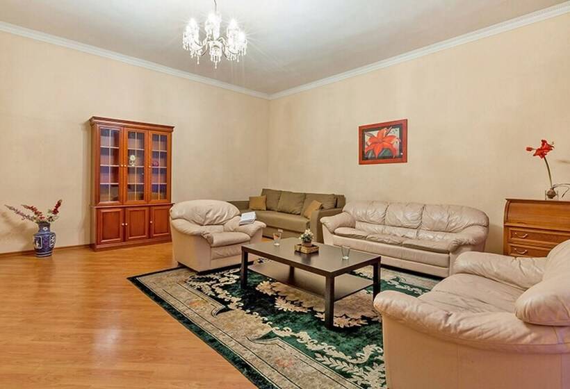 Friends Apartment On Pushkinskaya