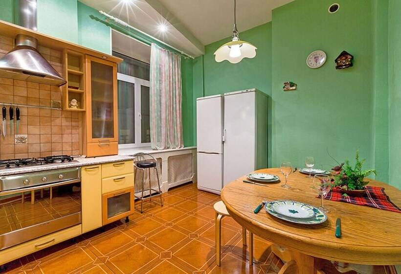 Friends Apartment On Pushkinskaya