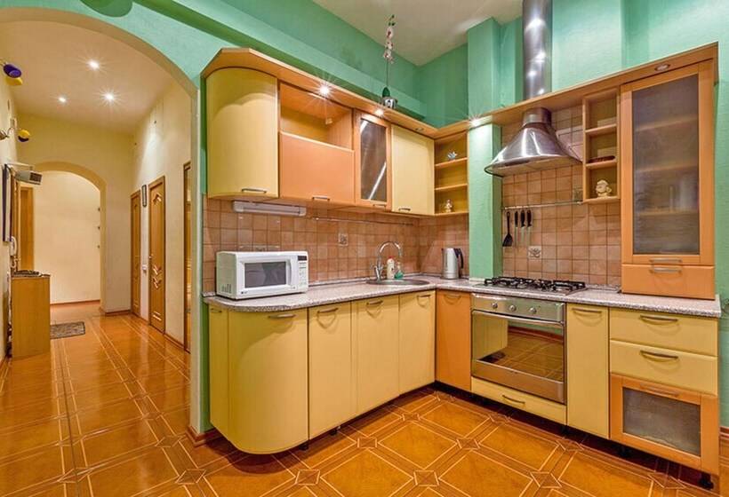 Friends Apartment On Pushkinskaya