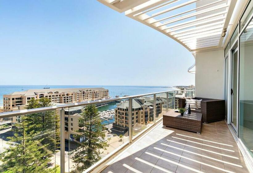 Belle Escapes   Glenelg Skyline Penthouse