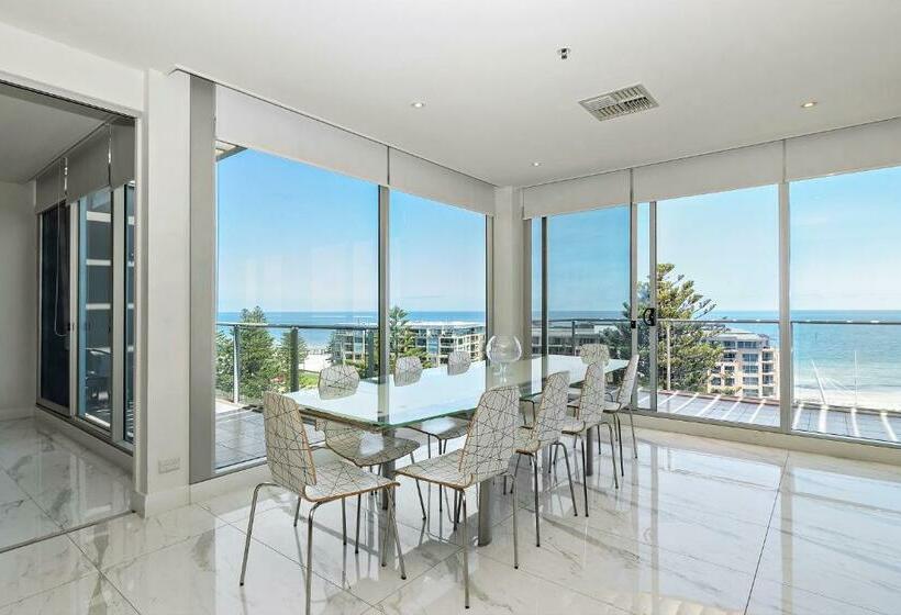 Belle Escapes   Glenelg Skyline Penthouse