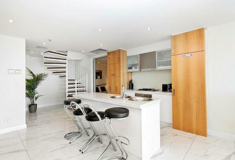 Belle Escapes   Glenelg Skyline Penthouse