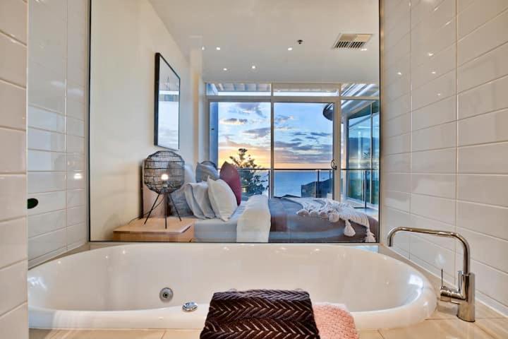 Belle Escapes   Glenelg Skyline Penthouse