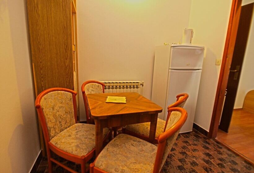 پانسیون Apartment Emilia 424