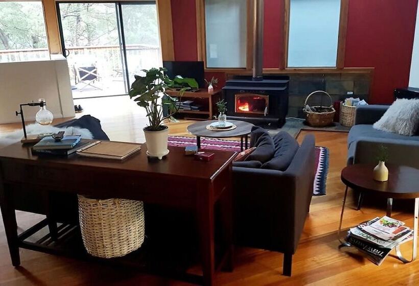 Eaglehawk Rainforest Retreat