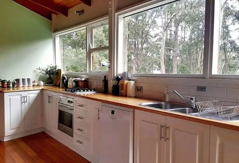 Eaglehawk Rainforest Retreat