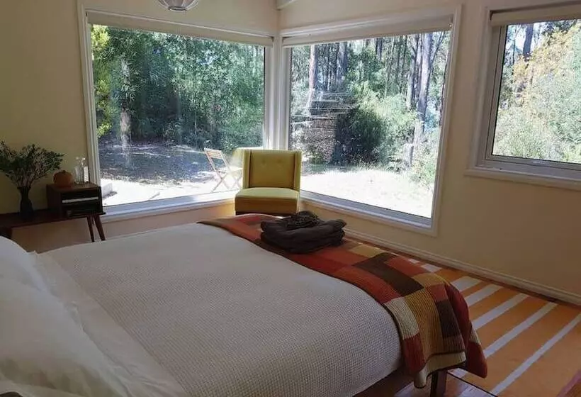 Eaglehawk Rainforest Retreat