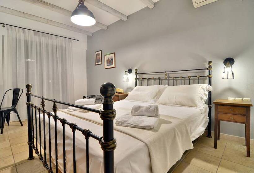 Niriides Luxury Apartments