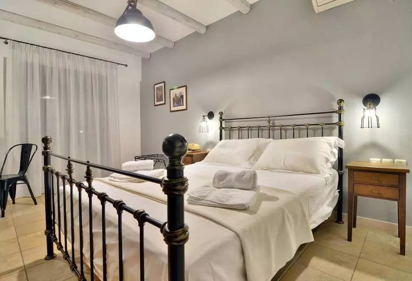 Niriides Luxury Apartments