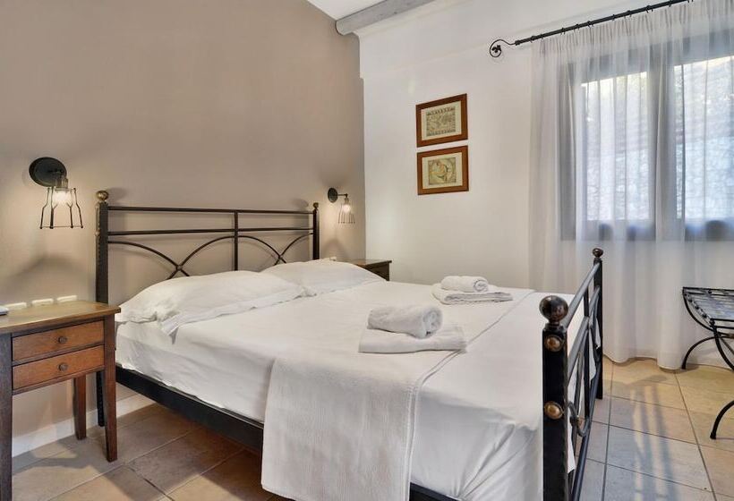 Niriides Luxury Apartments