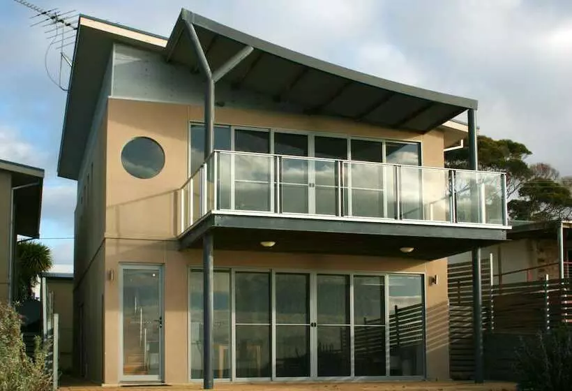 Penneshaw Oceanview Apartments