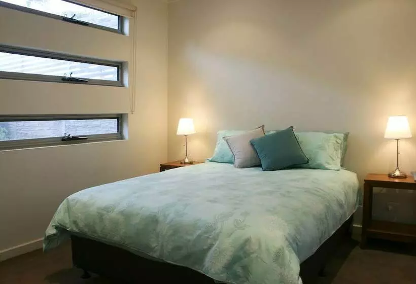 Penneshaw Oceanview Apartments