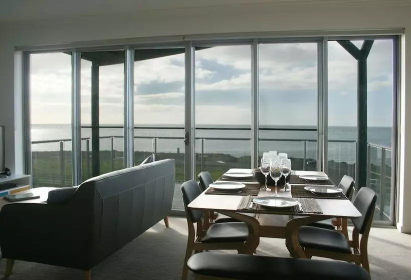 Penneshaw Oceanview Apartments