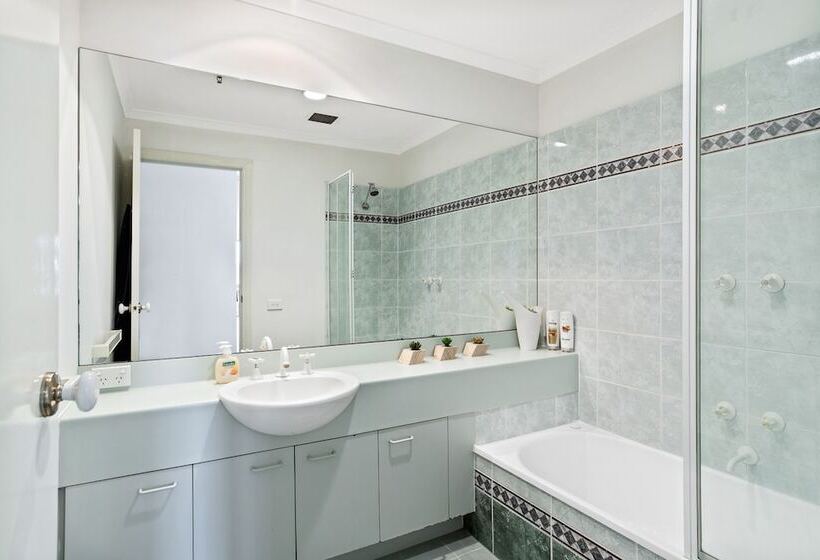 Southbank Tower Apartments