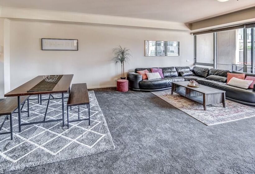 Southbank Tower Apartments