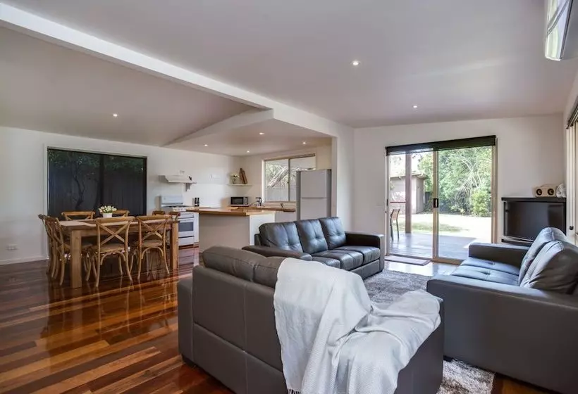 Tasman Surf House