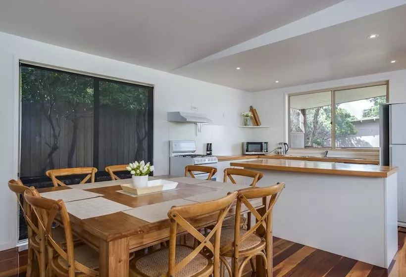 Tasman Surf House