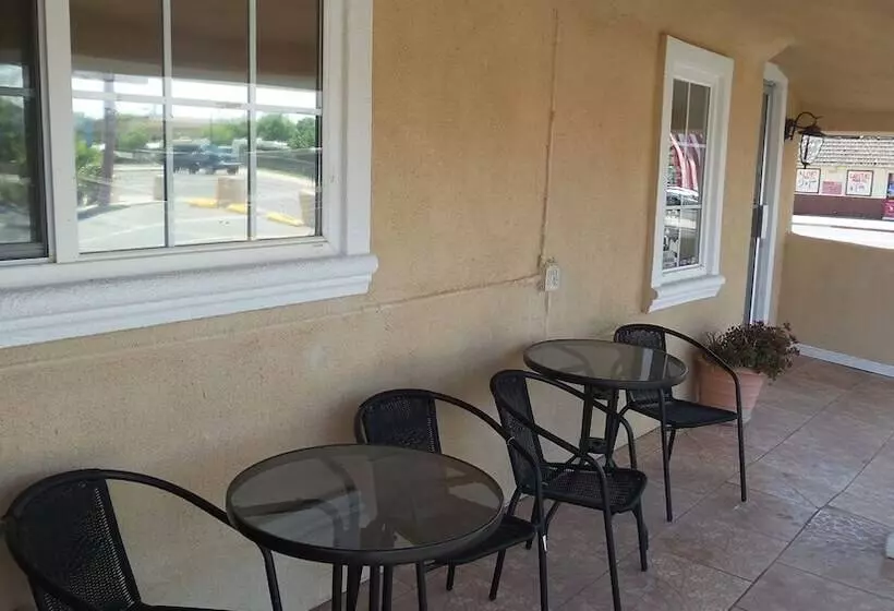 Holiday Motel Oakdale