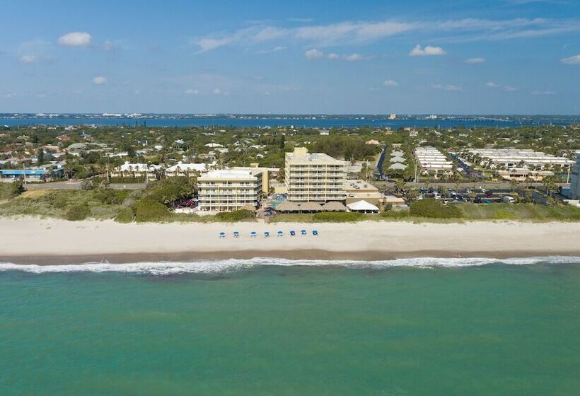 هتل Crowne Plaza Melbourne Oceanfront, An Ihg