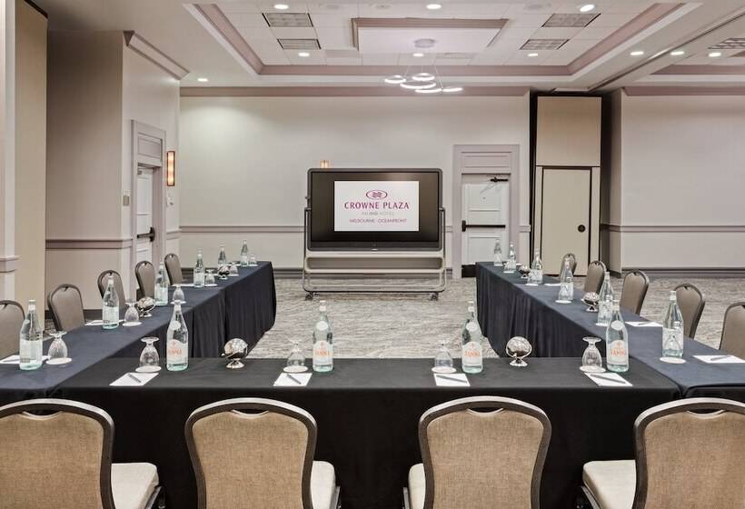 هتل Crowne Plaza Melbourne Oceanfront, An Ihg