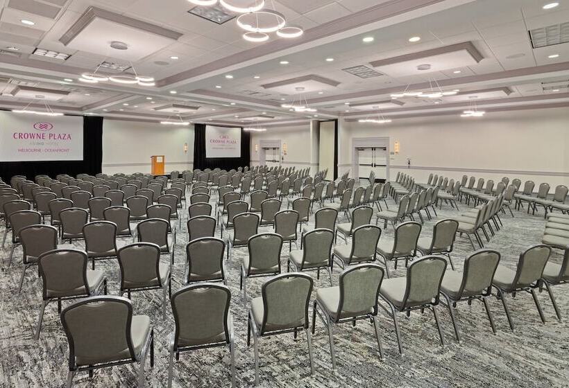 هتل Crowne Plaza Melbourne Oceanfront, An Ihg