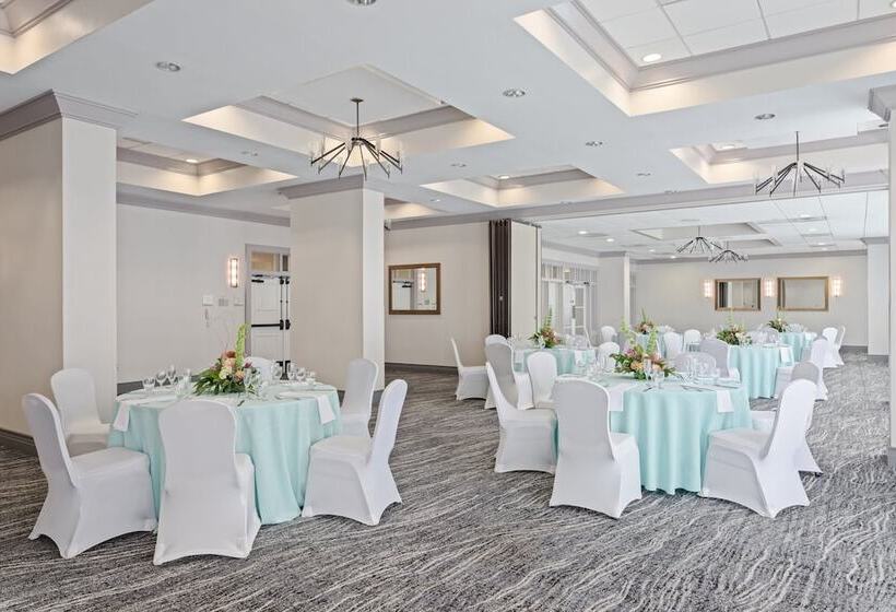 هتل Crowne Plaza Melbourne Oceanfront, An Ihg