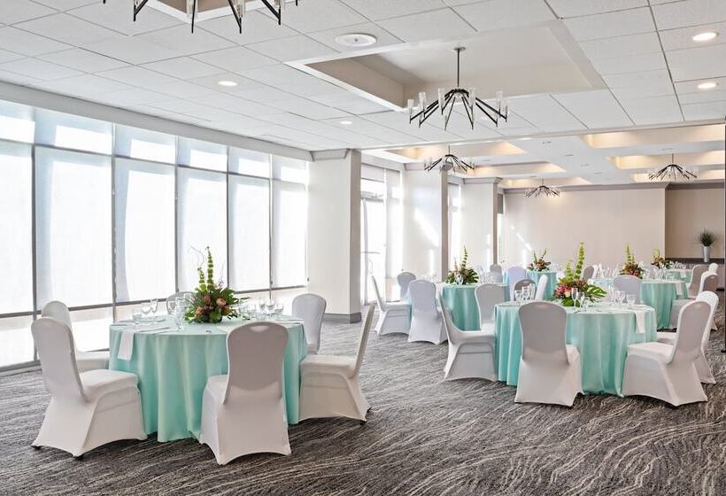 هتل Crowne Plaza Melbourne Oceanfront, An Ihg