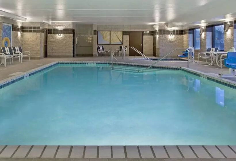 Holiday Inn Express Hotel & Suites Minneapolis Minnetonka, An Ihg
